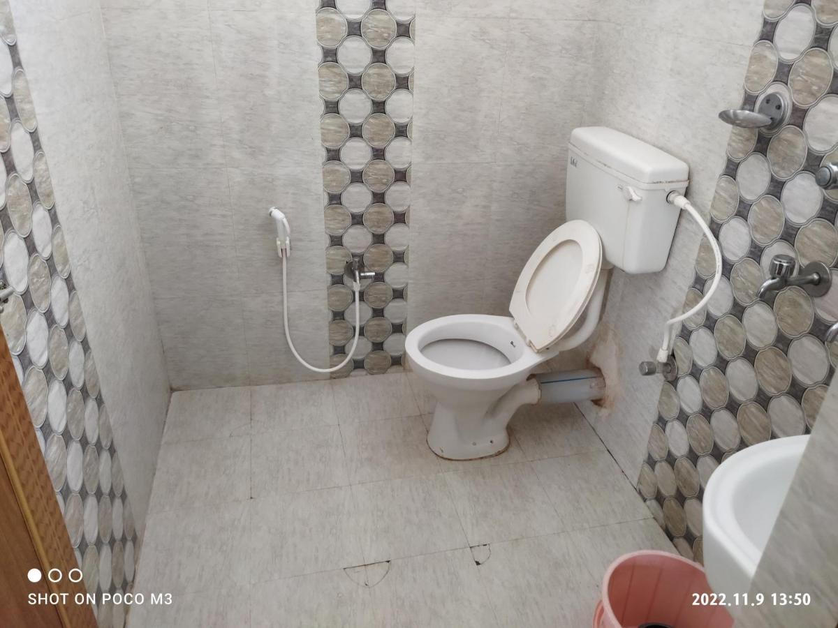 Hotel Well Inn Puri Bagian luar foto