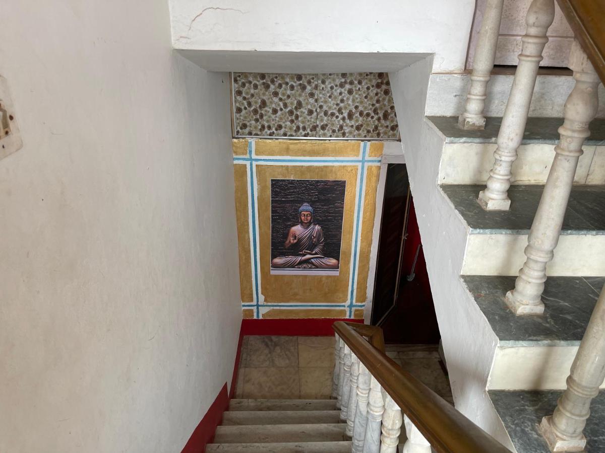 Hotel Well Inn Puri Bagian luar foto