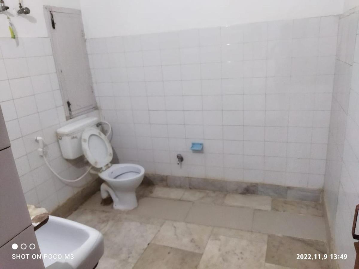 Hotel Well Inn Puri Bagian luar foto