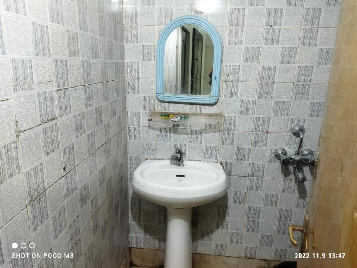 Hotel Well Inn Puri Bagian luar foto